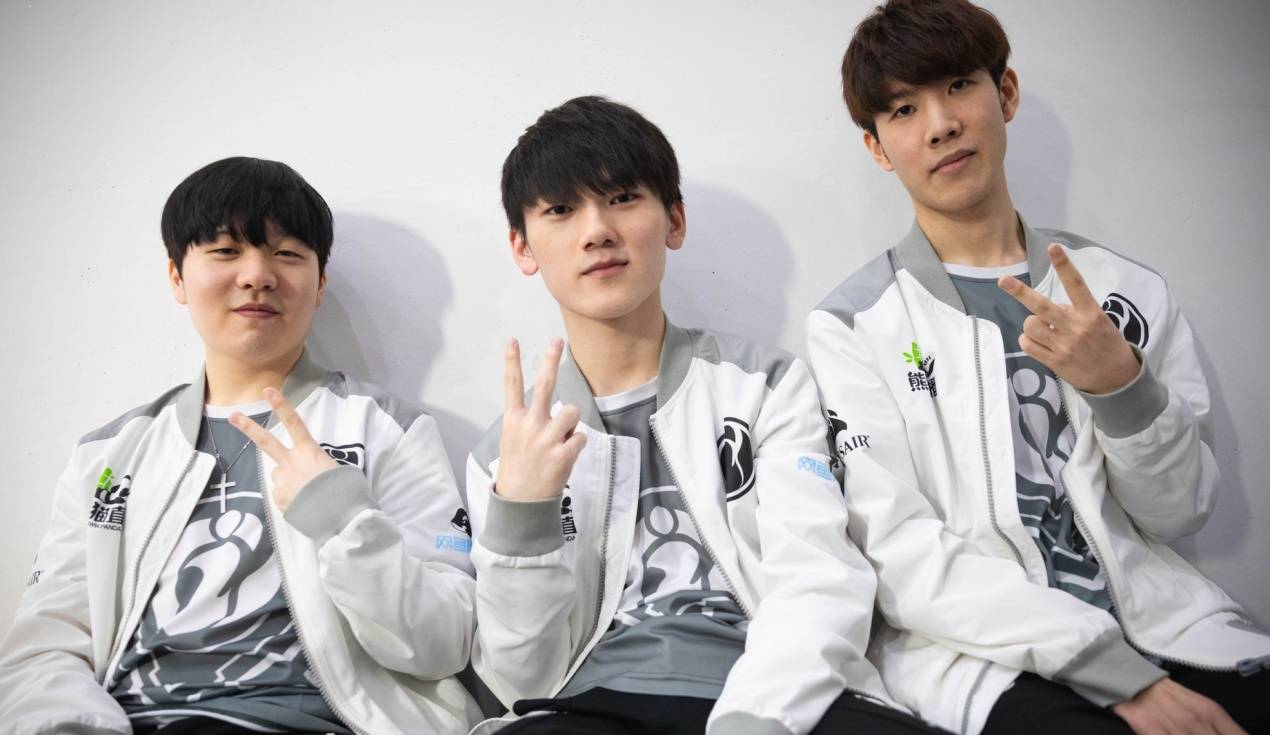 服於外界壓 服於外界壓